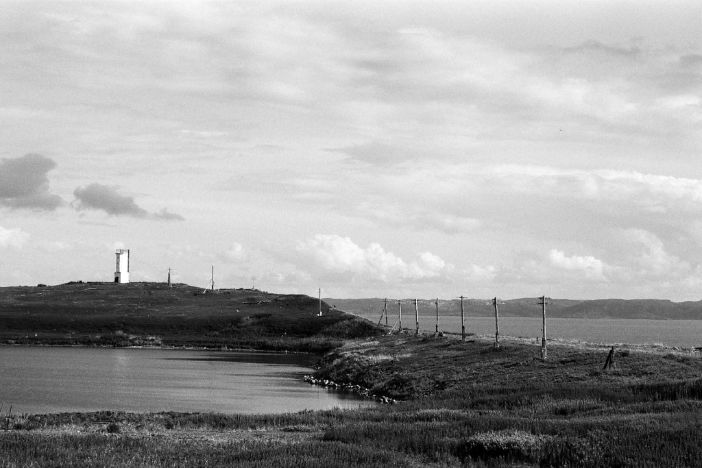 Вид на маяк Восточный острова Кильдин.